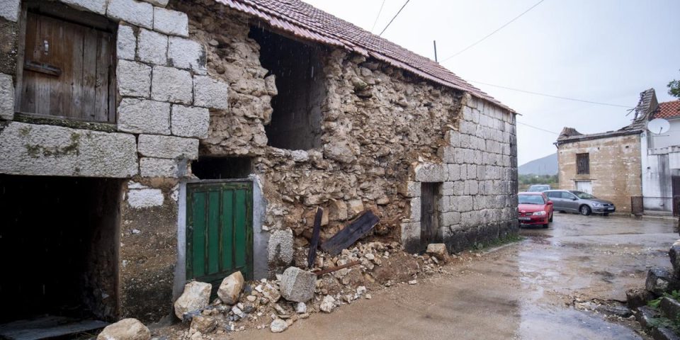 Liska: Srušen zid štale u sinoćnjem potresu