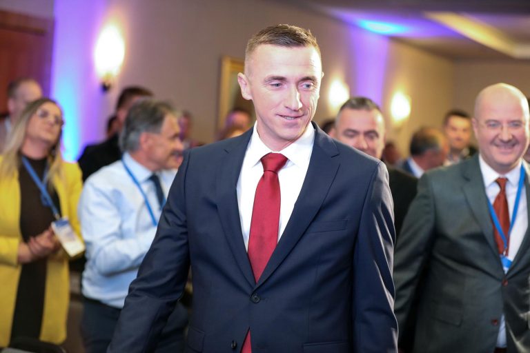 PXL_091021_90093413-768×512