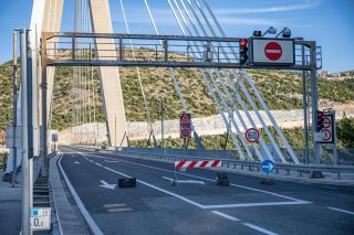 Dubrovnik: Zbog jake bure zatvoren Most dr. Franje Tuđmana