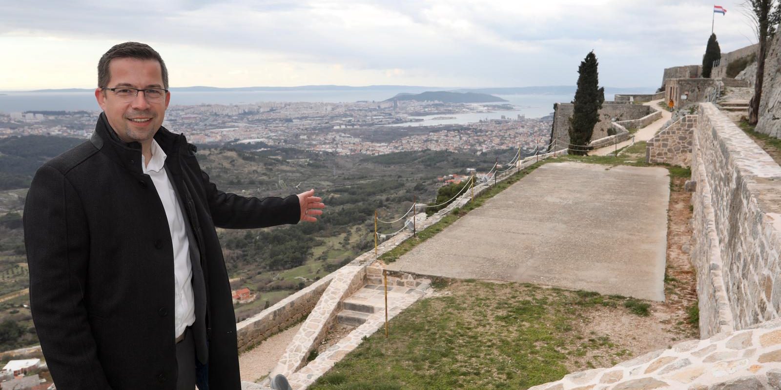 Potpisan ugovor o gradnji ljetne pozornice na Tvrđavi Klis
