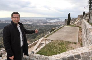 Potpisan ugovor o gradnji ljetne pozornice na Tvrđavi Klis
