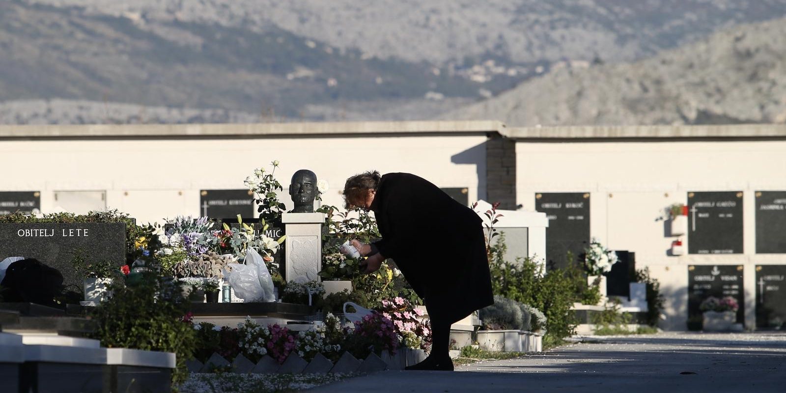 Split: Građani obilaze groblja