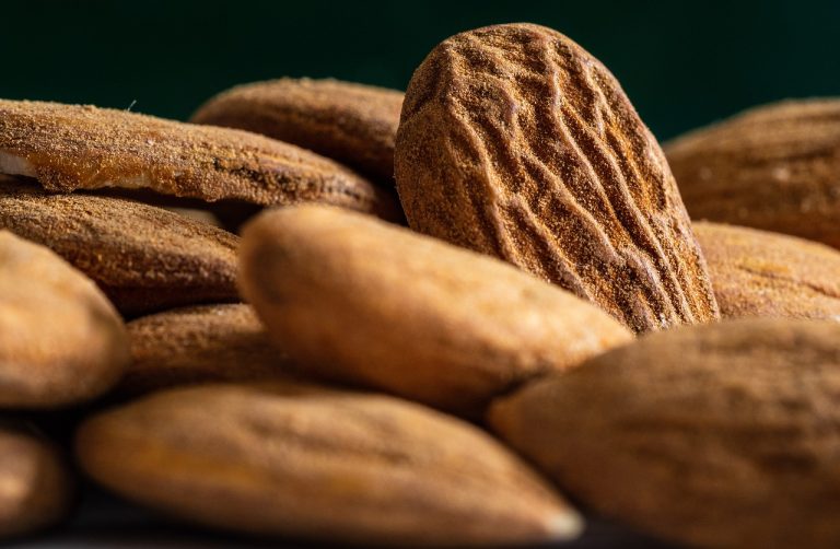 almond-5120350_1280-768×502