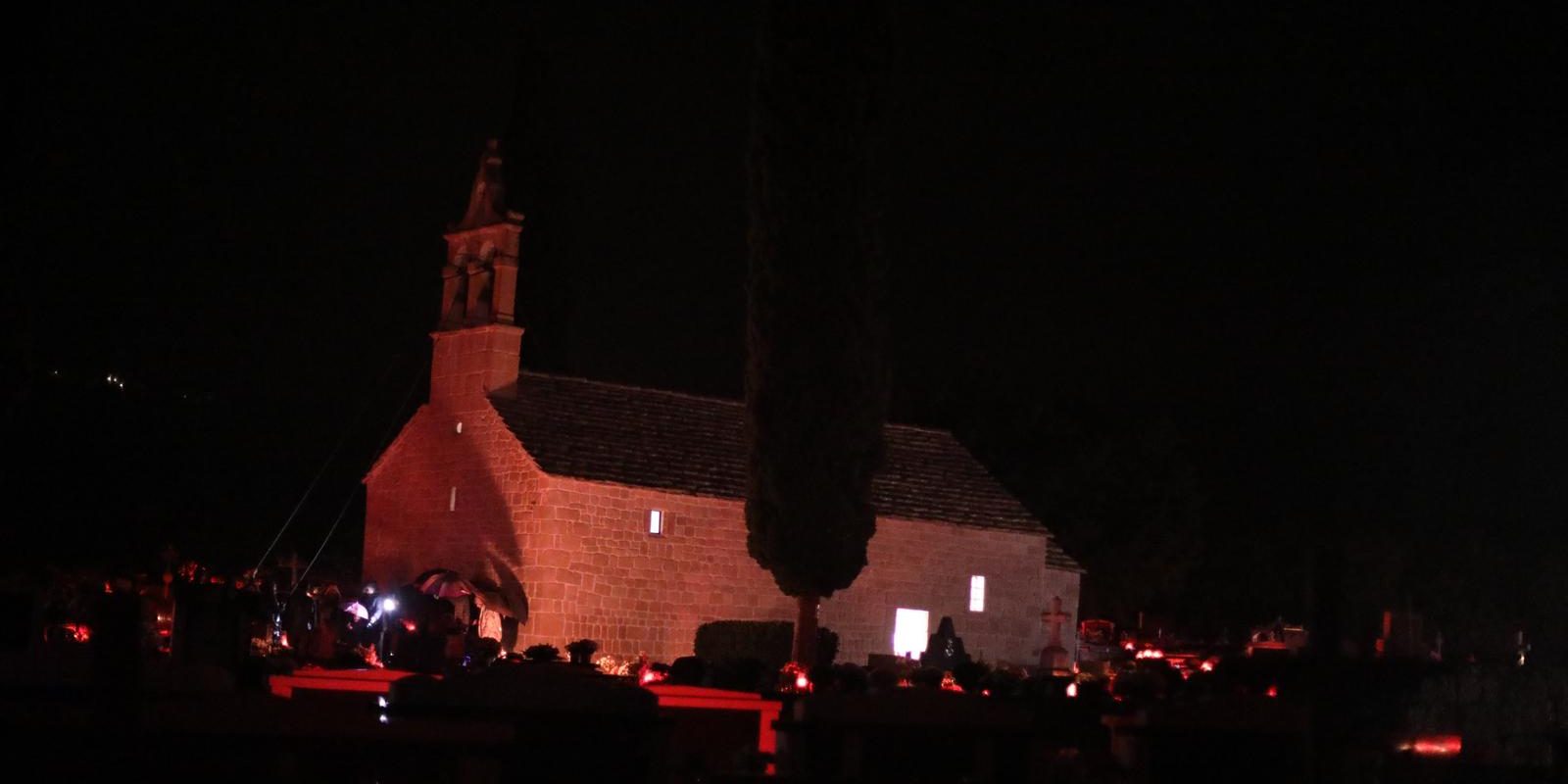 Split: Drevni običaj Dalmatinske zagore: cjelonoćno zvonjenje za pokoj dušama