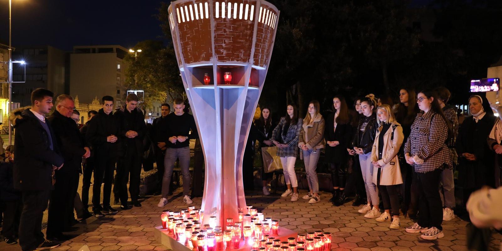 Split: Paljenjem svijeća odana počast žrtvama Vukovara