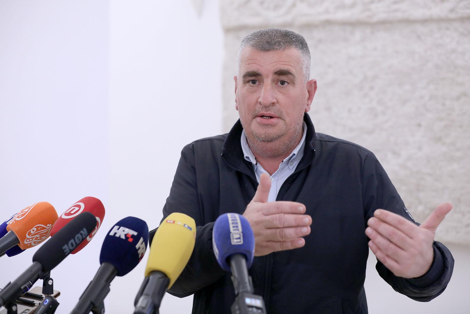 Zagreb: Miro Bulj komentirao u Saboru aktualnu situaciju i covid potvrde