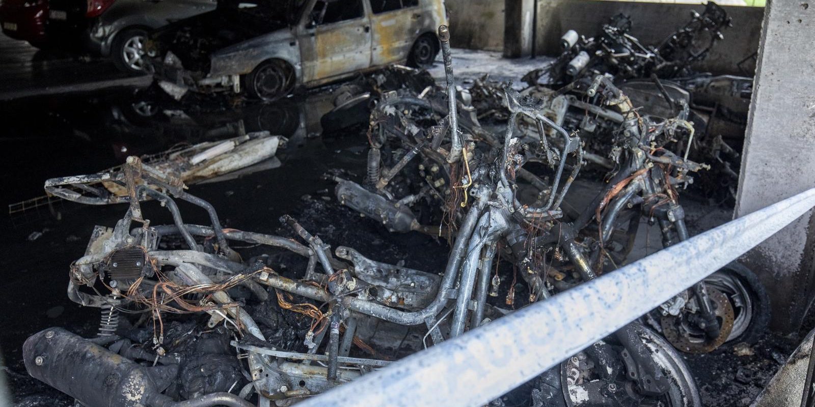 Split: Policijski očevid u garaži nakon požara motocikala i automobila