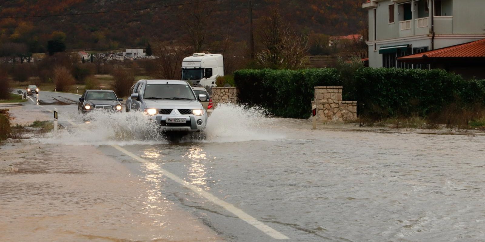 Veliki potop u Dicmu, policija regulira promet