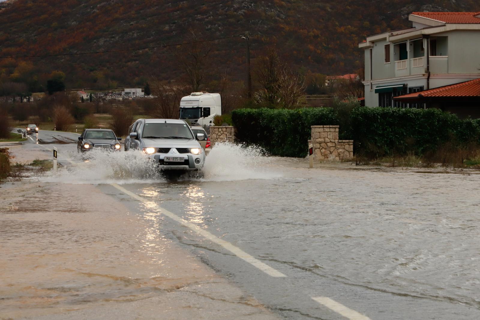 Veliki potop u Dicmu, policija regulira promet