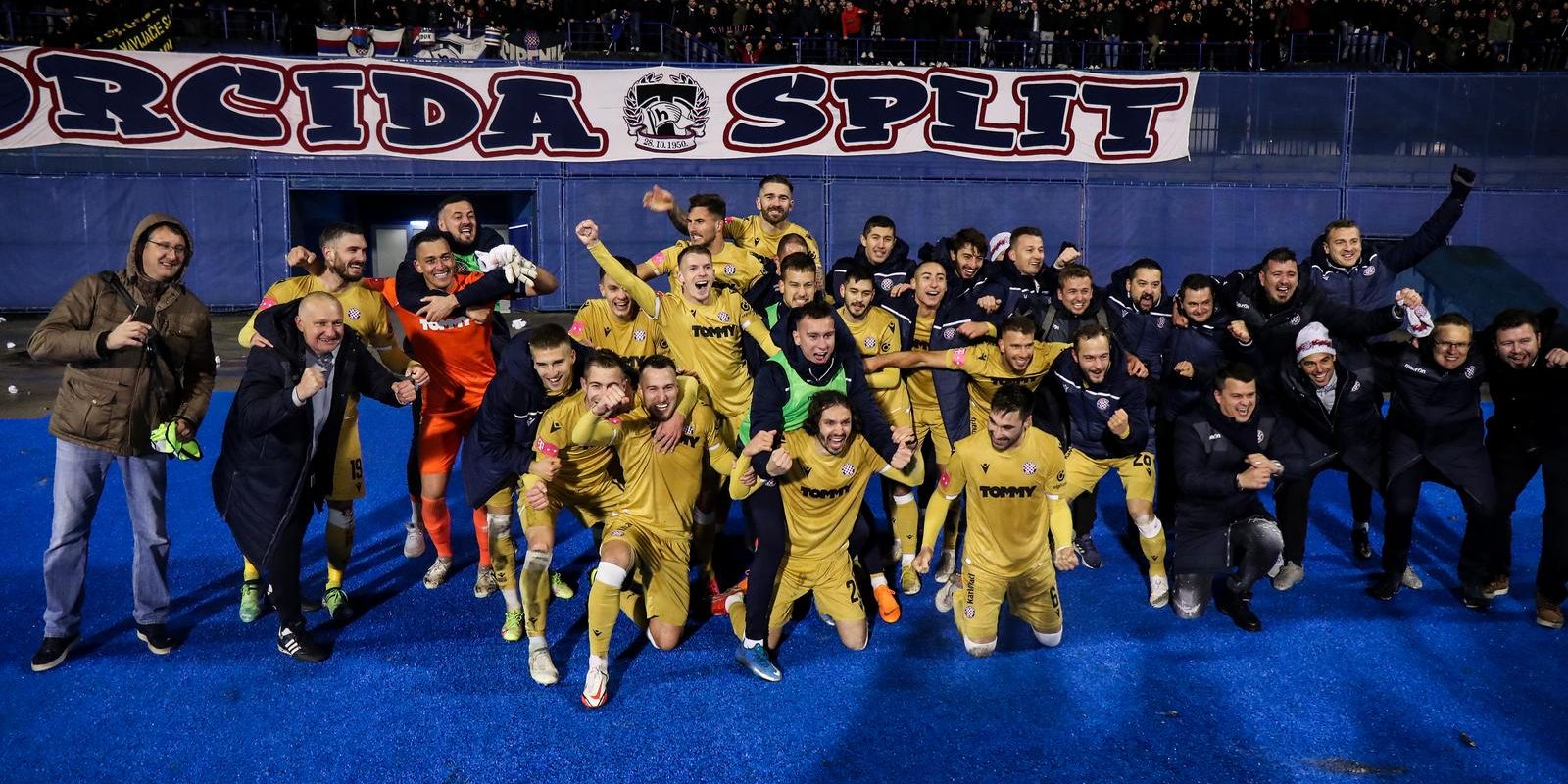 Hajduku pripao derbi: Livaja i Sahiti srušili Dinamo, Maksimirom letjele baklje
