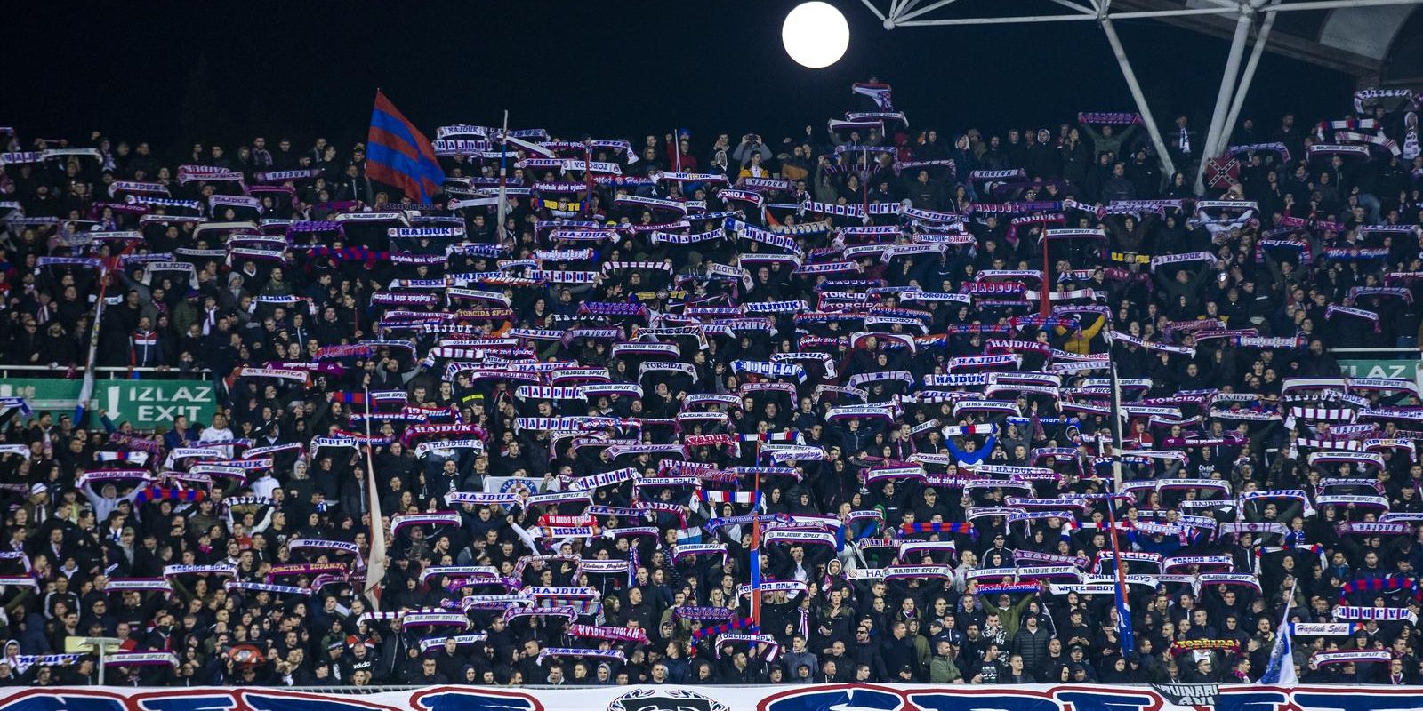 Atmosfera na Poljudu tijekom utakmice između Hajduka i Osijeka