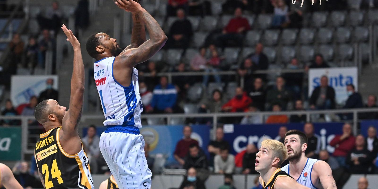 U 13. kolu ABA lige Zadar pobjedio Split 61:59