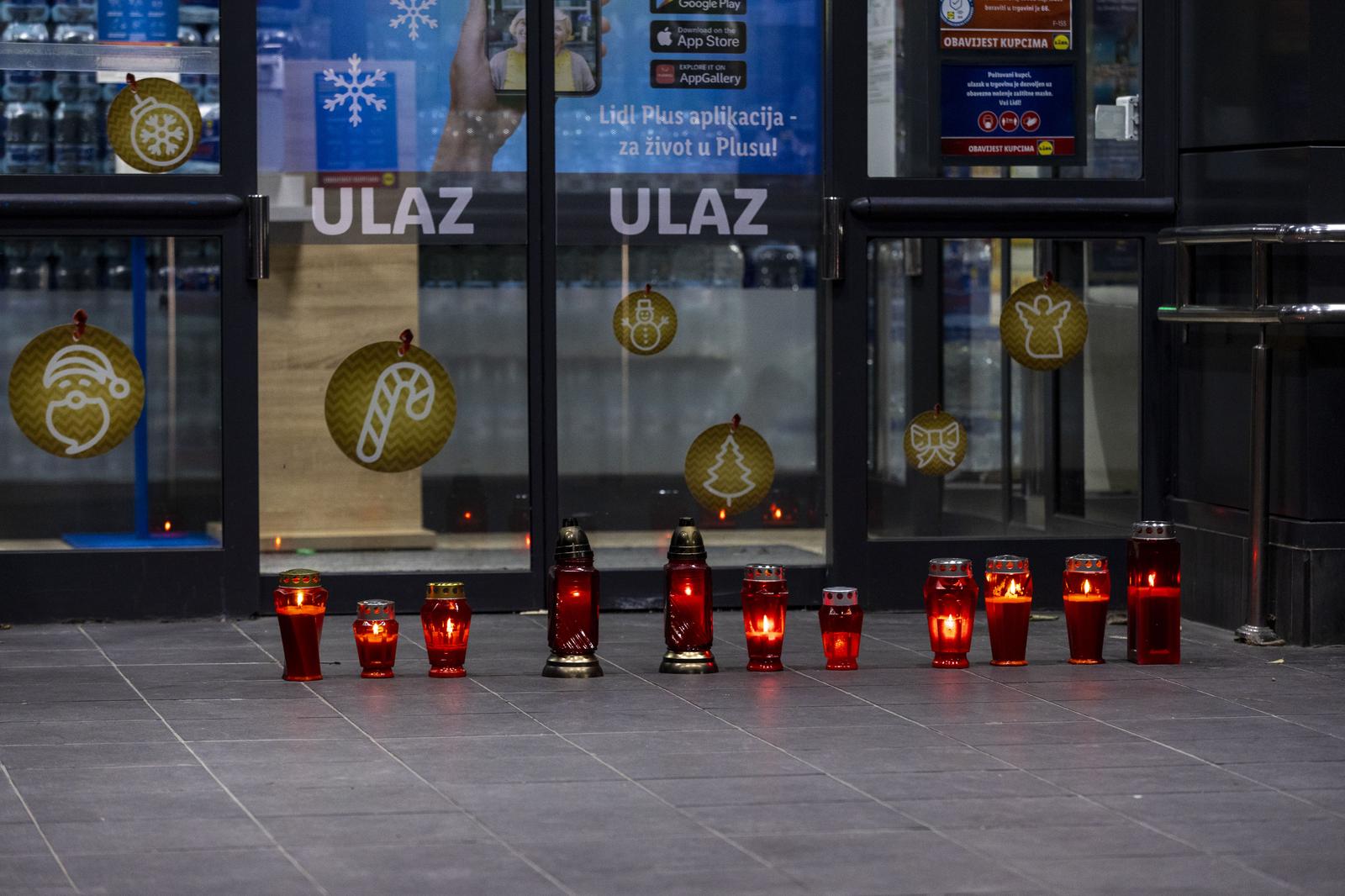 Split: Zapaljene svijeće ispred Lidla u kojemu je ubijena zaposlenica