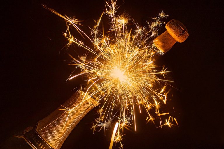 champagne-4734176_1280-768×512