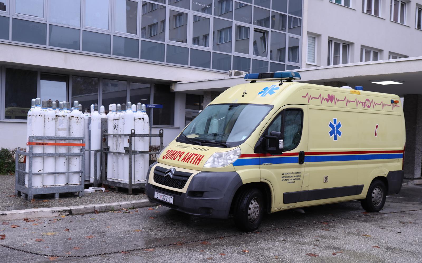 Boce s kisikom ispred KBC-a Split – Križine