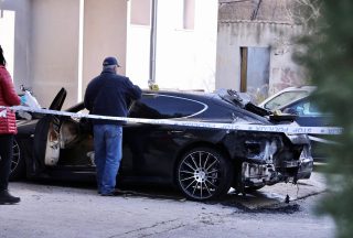 Na parkiralištu u Splitu usred noći gorio Porsche