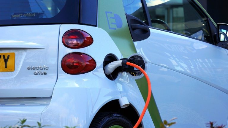 electric-car-1458836_1280-768×431
