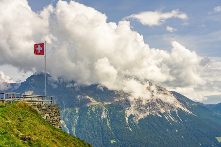 mountains-5747088_1280-768×512