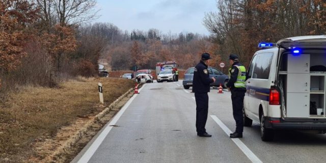 Jedna osoba poginula u sudaru tri vozila nedaleko Pazina