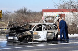Nedaleko benzinske postaje u Vrpolju zapalio se automobil, vozačica ozlijeđena