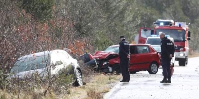 Dvije osobe poginule u prometnoj nesreći kod Šibenika