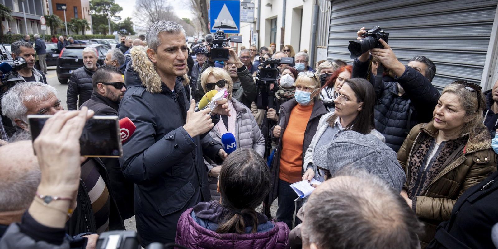 Omiš: Građani prosvjedovali zbog poskupljenja naknade za odvoz otpada