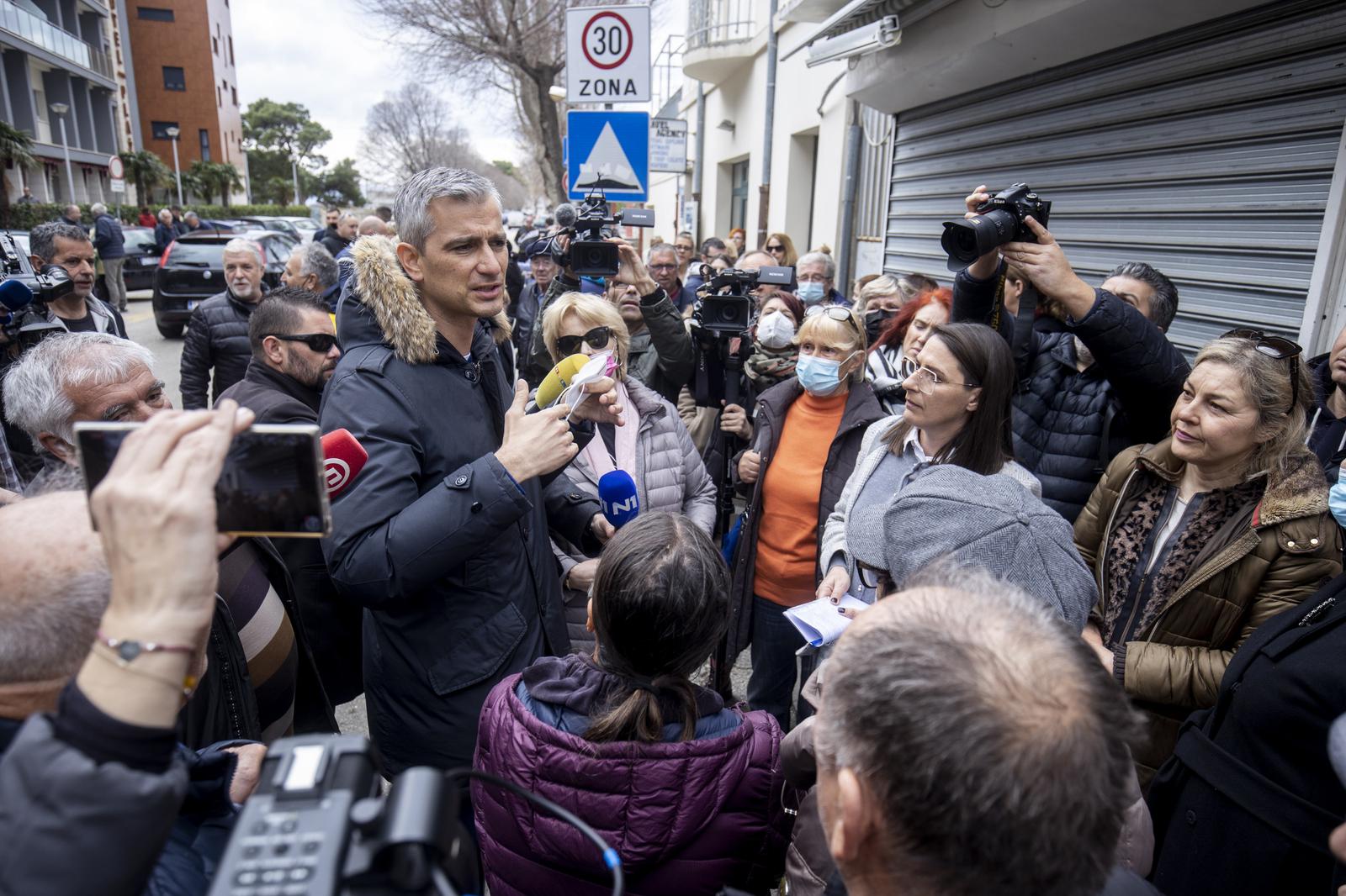 Omiš: Građani prosvjedovali zbog poskupljenja naknade za odvoz otpada