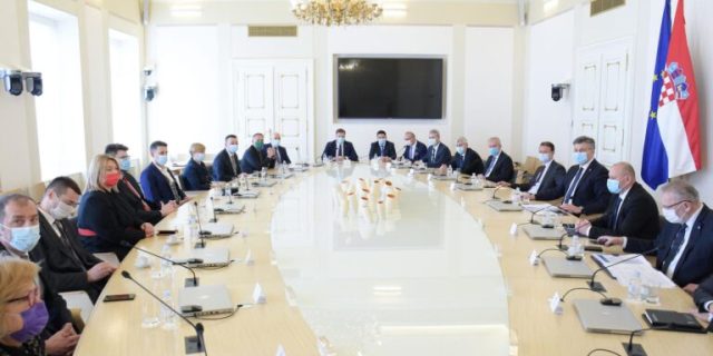 Zagreb: U Banskim dvorima održan je sastanak Vlade RH s oporbenim strankama