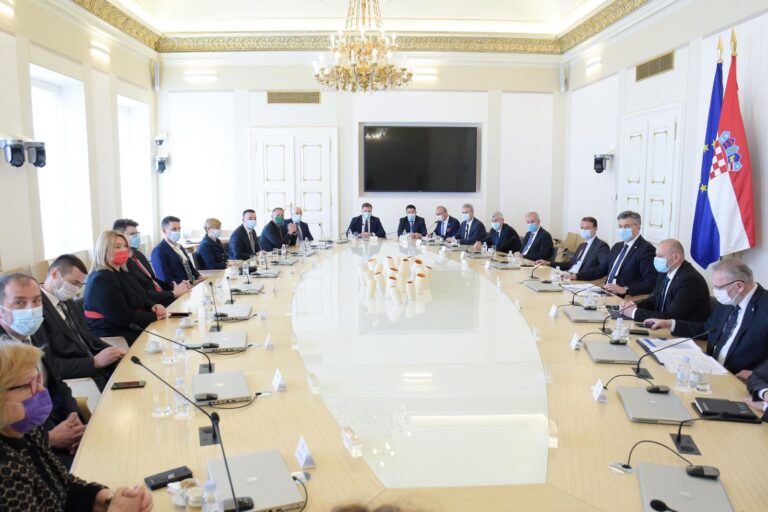 Zagreb: U Banskim dvorima održan je sastanak Vlade RH s oporbenim strankama