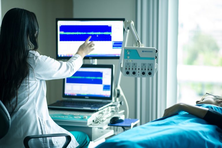 medical-equipment-4099429_1280-768×512