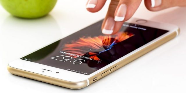 smartphone-1894723_1280-768×512
