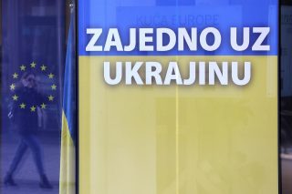 Zagreb: Na Kući Europe postavljena poruka podrške Ukrajini