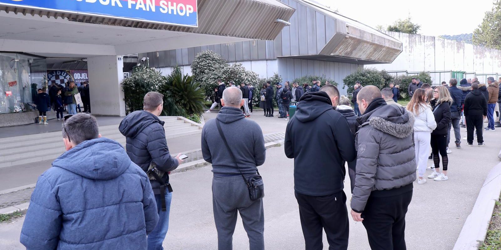 Split: Od ranog jutra gužve za kupnju ulaznica za derbi između Hajduka i Dinama
