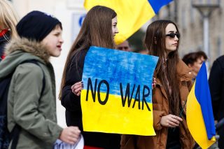 Građani se i u Splitu okupili u znak podrške Ukrajini