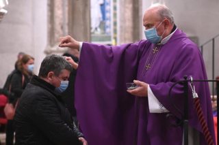 Zadar: Josip Lenkić predvodio obred pepeljenja u katedrali svete Štosije