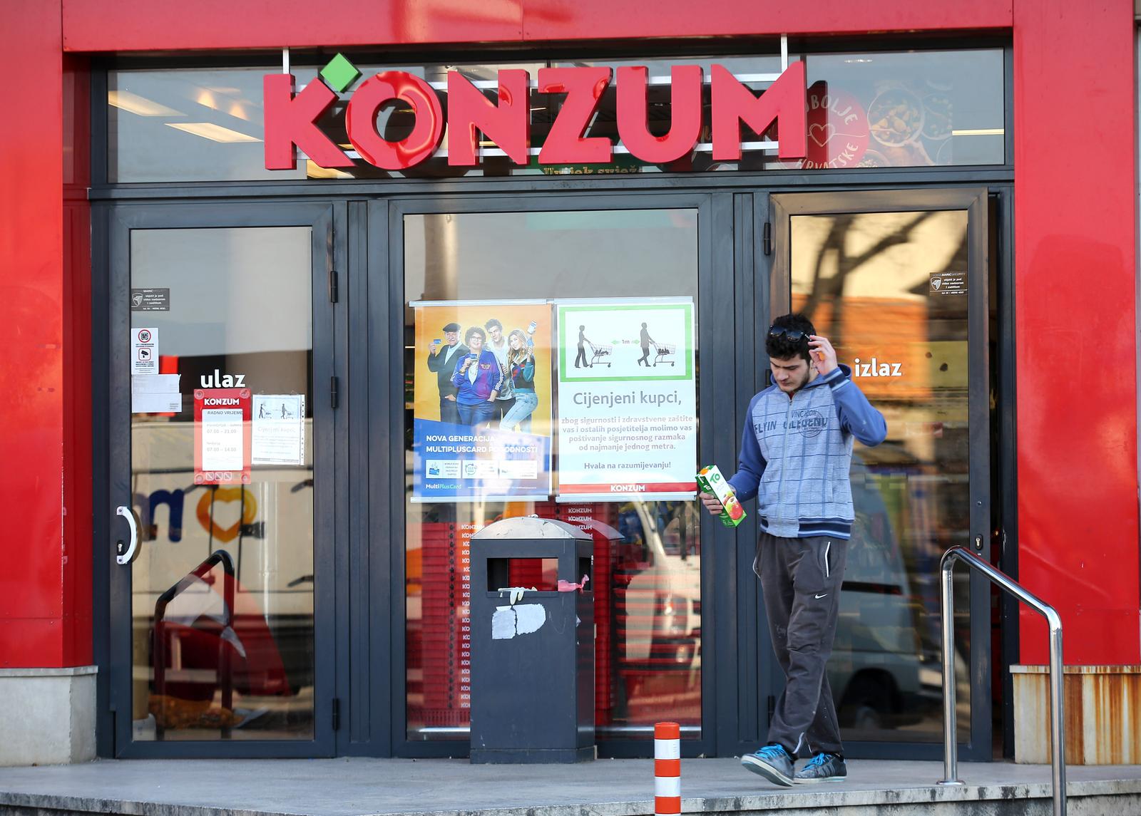 Šibenik: Konzum plakatima upozorava kupce da se pridržavaju zaštitnih mjera