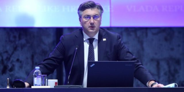 Premijer Andrej Plenković izjavio je u četvrtak da će Vlada i svi njezini resori i službe učiniti sve da Hrvatska, u uvjetima ruske agresije na Ukrajinu, funkcionira normalno