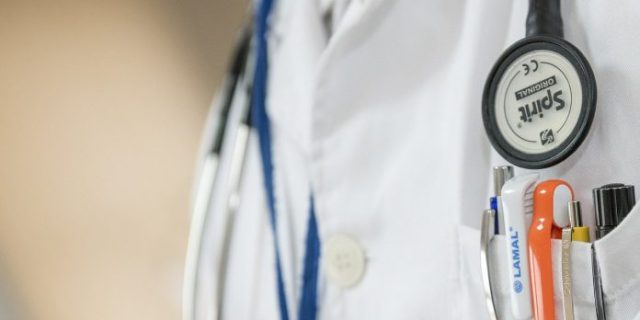 doctor-563428_1280-696×464