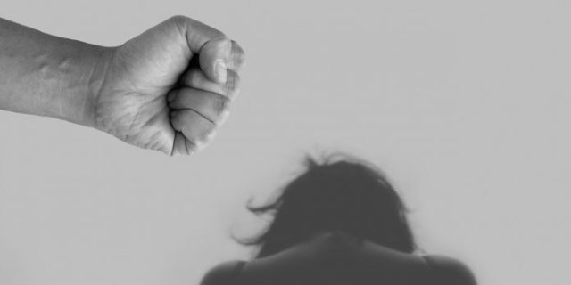 violence-against-women-4209778_1280-696×431
