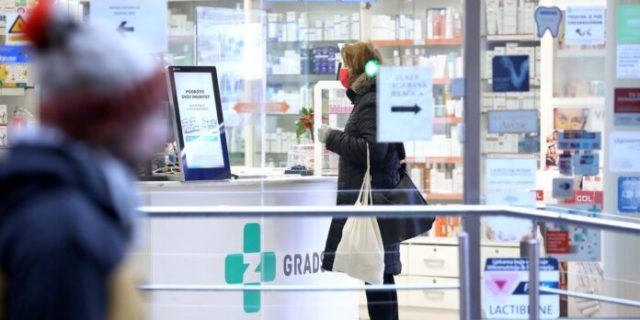 Zagreb: U ljekarnama često nedostaje kućnih testova za COVID