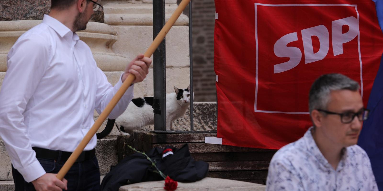 Split: Čelnici splitskog SDP-a i Stranke umirovljenika dijelili su karanfile