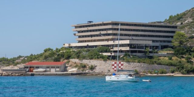 Plaža i bivši turistički kompleks u Kuparima