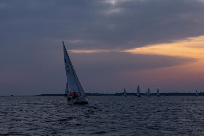 Pula: Započeo jedriličarski spektakl “Full moon regata”