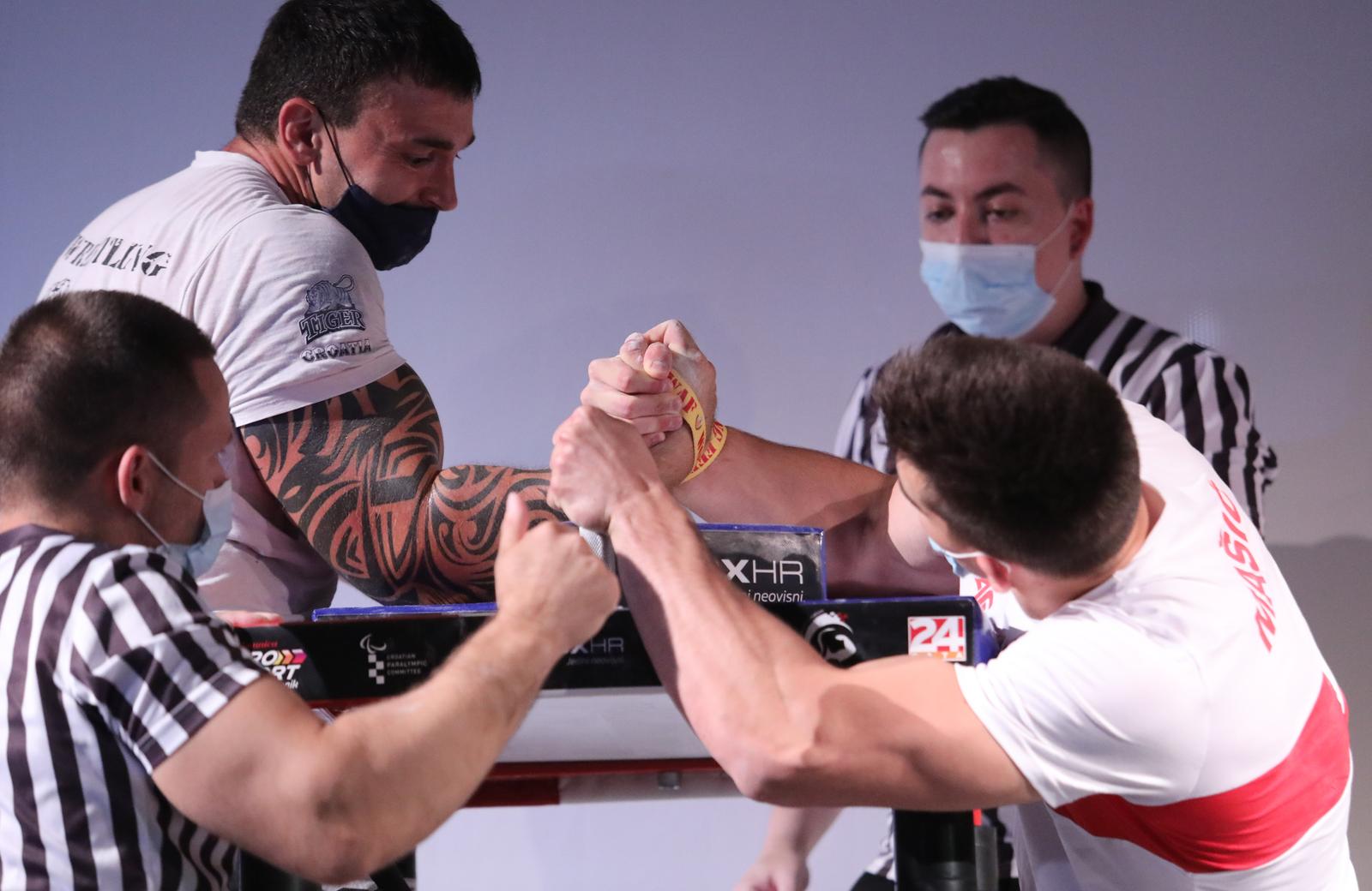 Andrija Šimić pobjednik Hrvatske u obaranju ruku, u obaranju se okušao i Bulj
