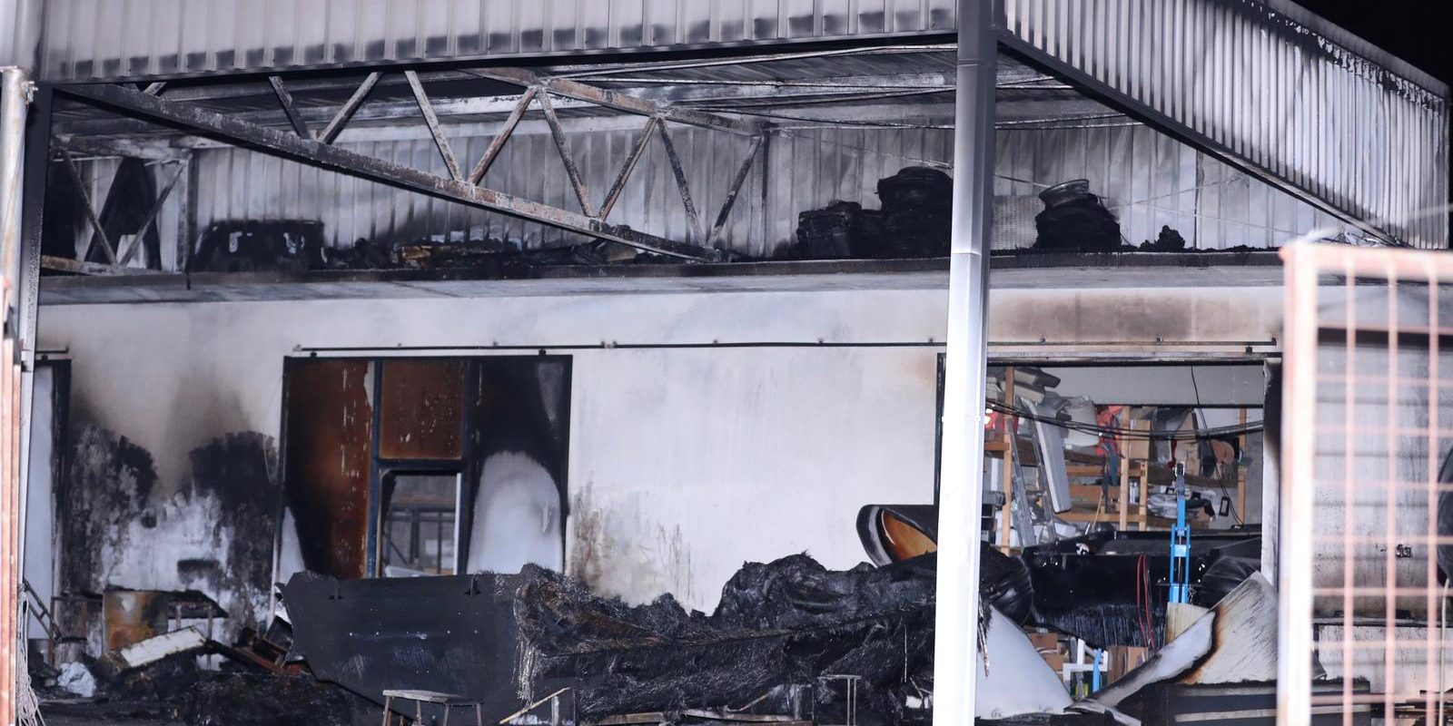 U Kaštel Štafiliću izgorio hangar za brodove, šteta velika