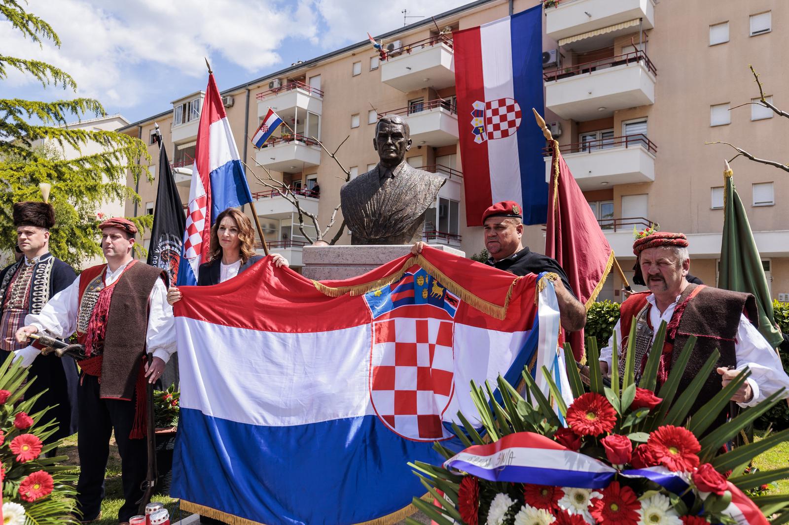 Na Trgu Gojka Šuška u Sinju svečano predstavljena njegova bista