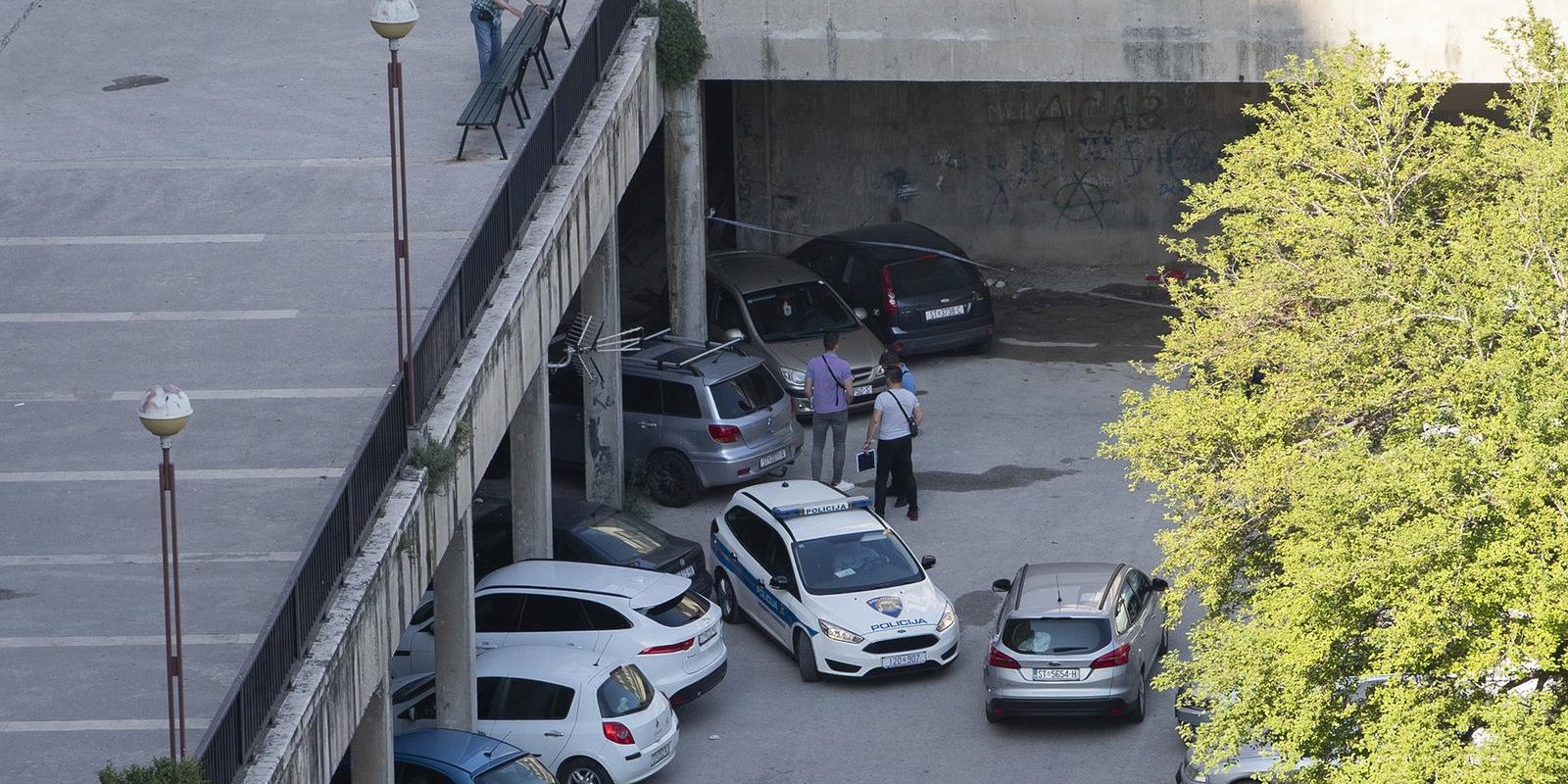 Očevid u garaži nakon požara automobila u Splitu
