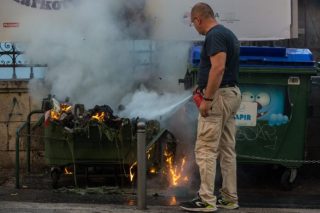 Rijeka: Djelatnici Krav Maga centra ugasili požar kontejnera