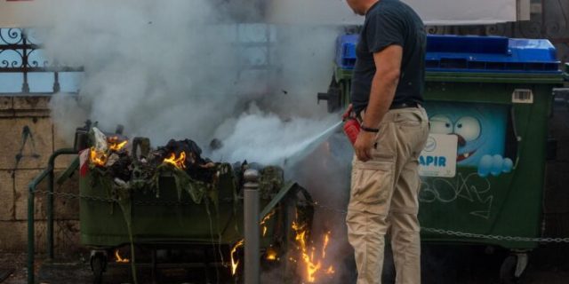 Rijeka: Djelatnici Krav Maga centra ugasili požar kontejnera