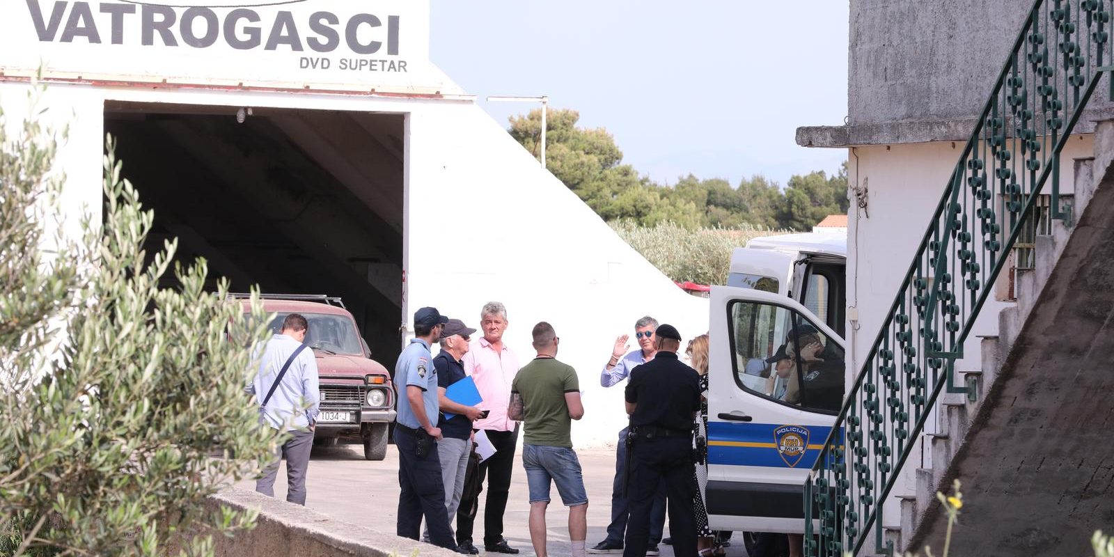 Policija i sudski izvršitelji kod DVD Supetar kojem prijeti ovrha